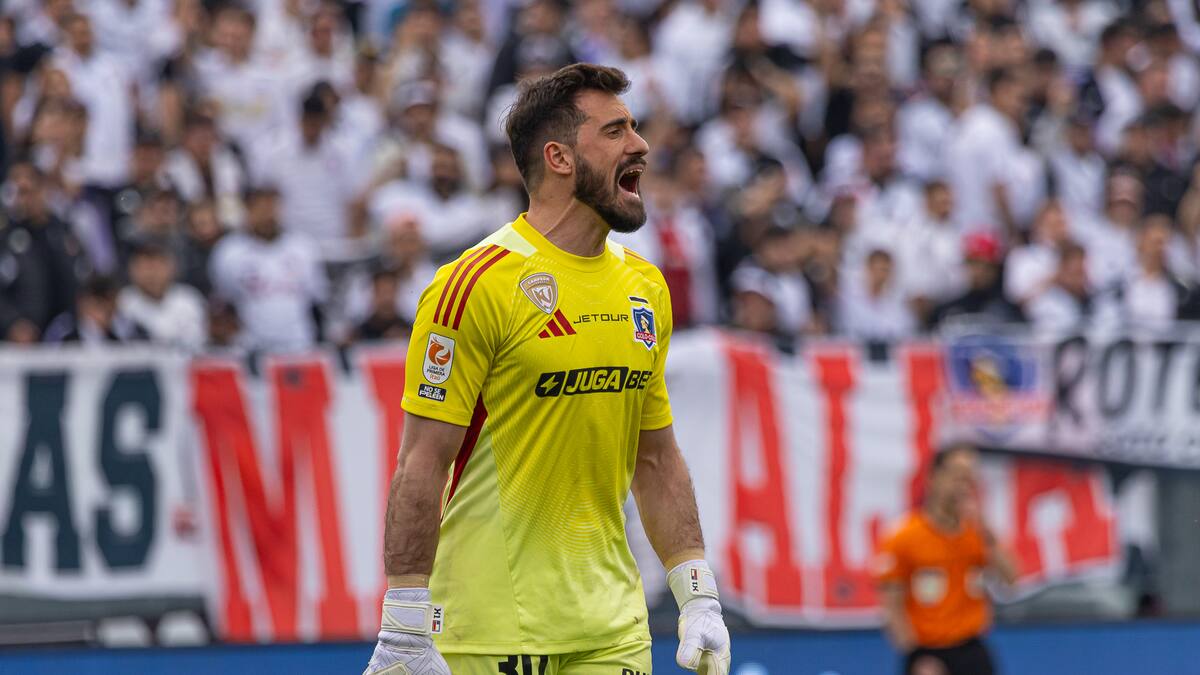 Fernando De Paul le entrega una fantástica noticia a Fernando Ortiz en Colo Colo