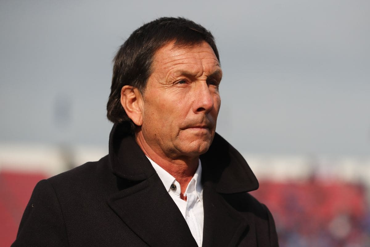 no podrá volver a verse las caras con su ex ayudante Esteban González.