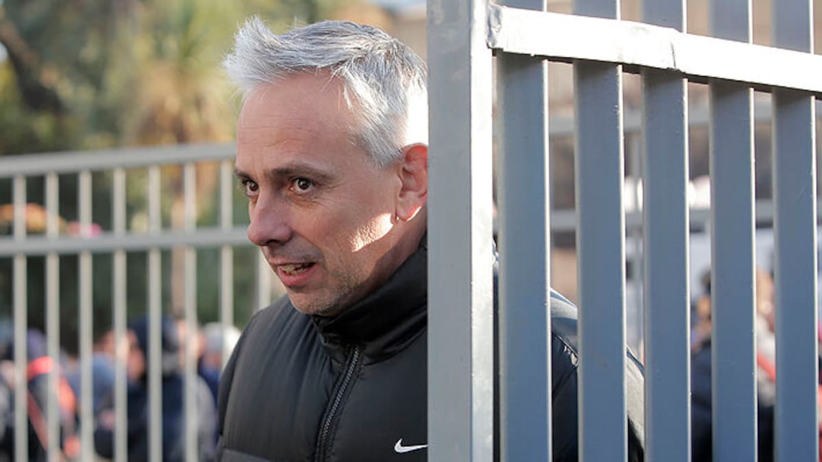 Da una pésima noticia sobre futbolista chileno en Europa Foto: La Hora.