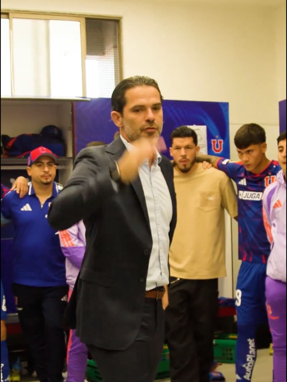 Arengó al plantel de la U antes del Clásico Universitario.