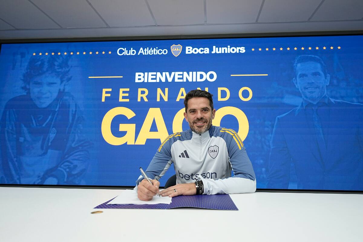 dio su primera conferencia de prensa como entrenador de Boca Juniors. (@BocaJrsOficial)