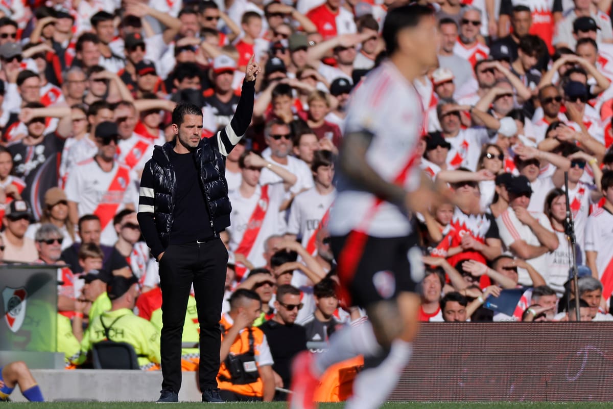 Pintita dejó de ser el técnico de Boca Juniors tras la derrota 2-1 ante River Plate del domingo. (Foto: EFE)