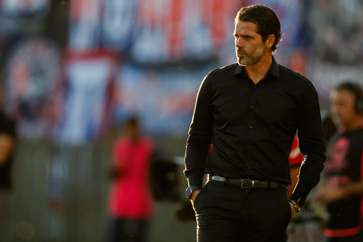 El entrenador azul tiene un negativo historial en los clásicos. Foto: Agencia Aton.