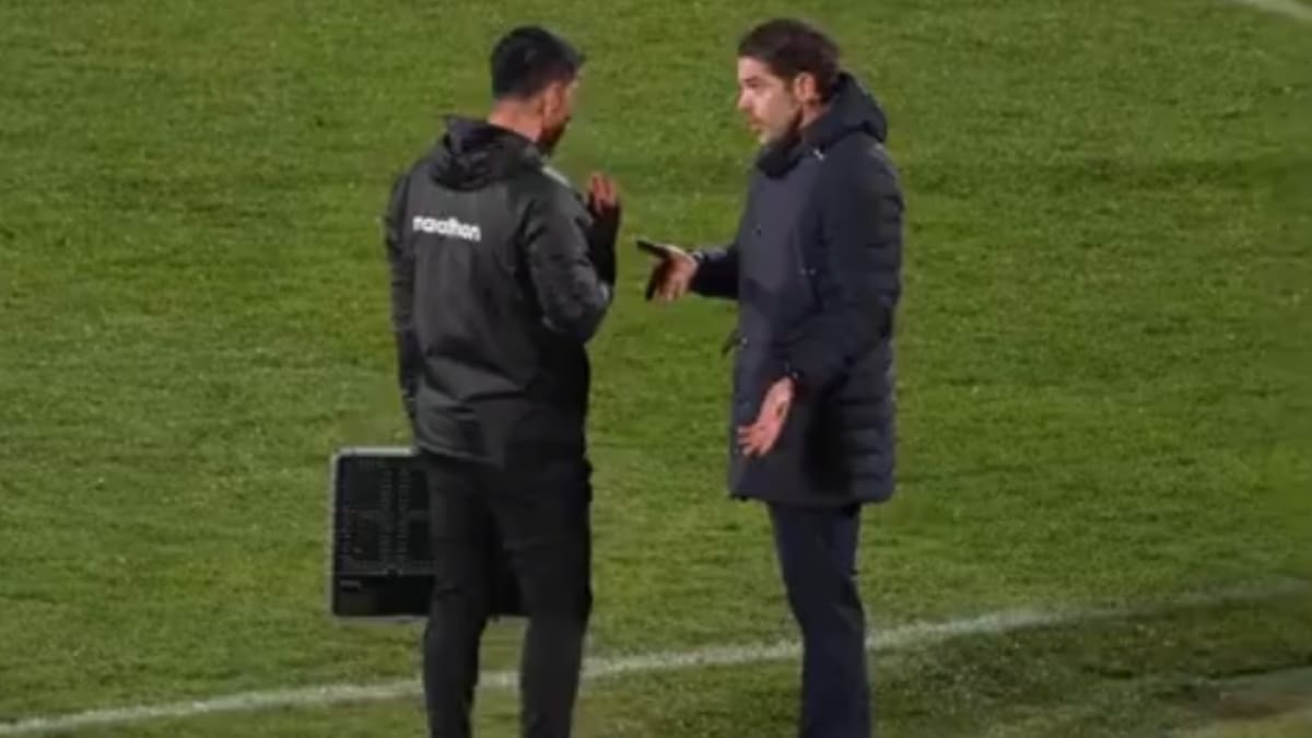 VIDEO | Gago se quiso despedir del árbitro y lo dejaron con la mano estirada: así reaccionó el DT de la U