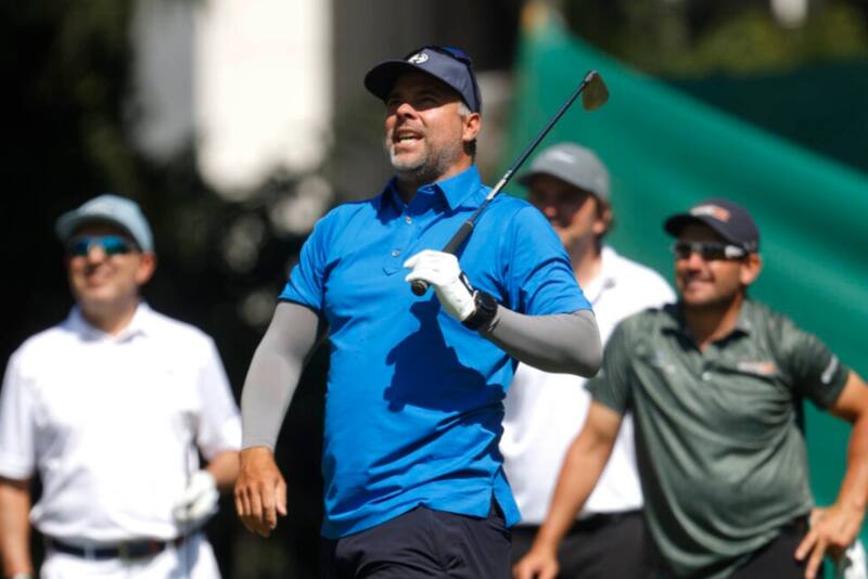 El extenista ahora se luce jugando al golf.
