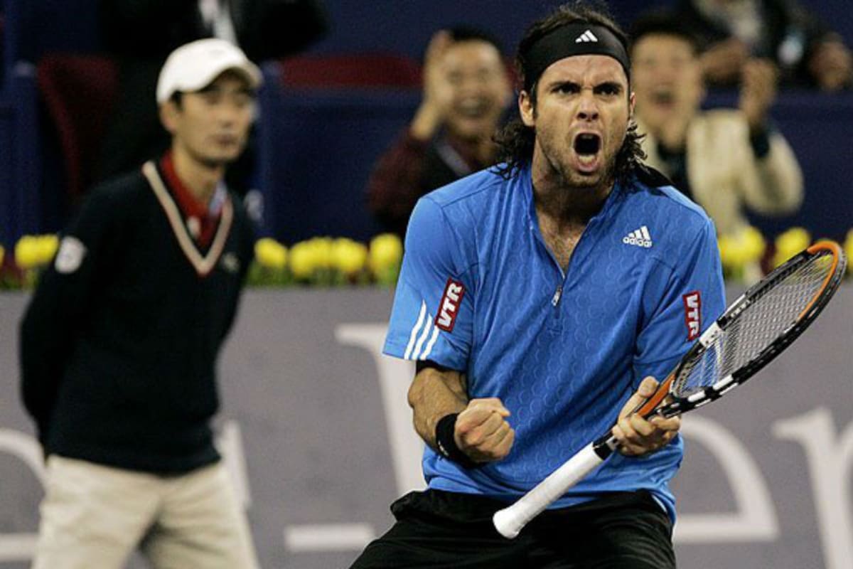 Fue el primer y único tenista chileno que derrotó a Pete Sampras.
