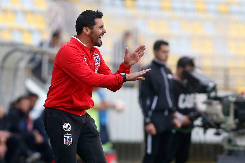 Fernando Gutiérrez terminó invicto en los tres partidos que le tocó asumir como DT de Colo Colo (Foto: Aton)