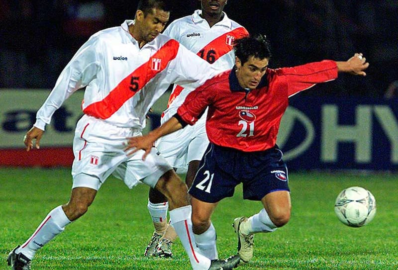 El exdelantero jugó por La Roja entre 2001 y 2004