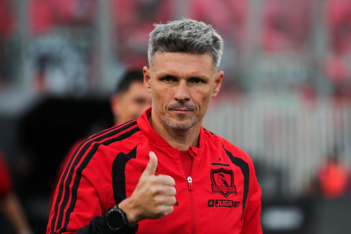 El Tano dirigiendo a Colo-Colo en el Monumental. Foto: ATON.