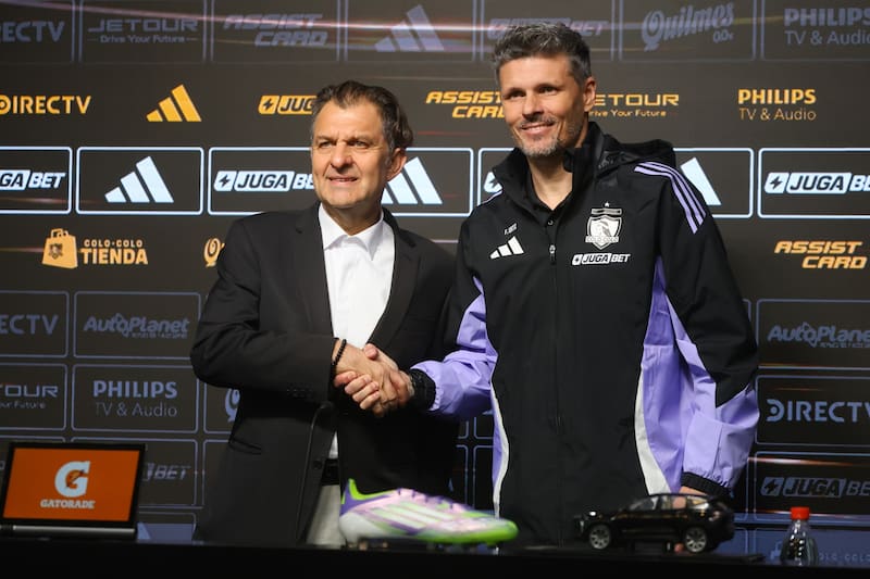 Colo Colo cumplió con el primer fichaje para Ortiz: Matías Fernández. Foto: Aton.