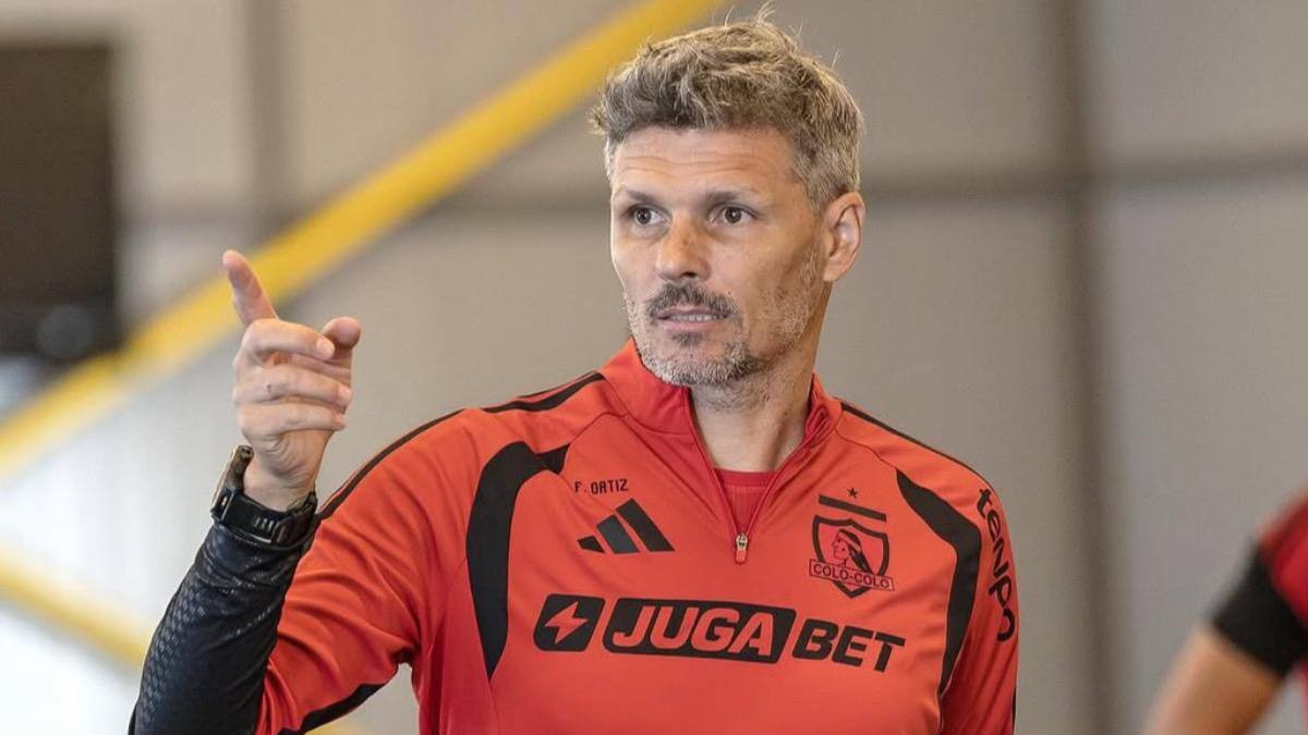 Los puestos que inquietan a Fernando Ortiz en Colo Colo: mira nuevos refuerzos y la dirigencia responde