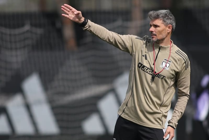 El DT argentino sumará dos interinos del club a su cuerpo técnico. Foto. Colo Colo.