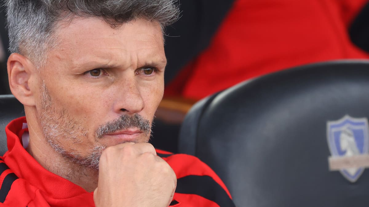 La gran incógnita de Fernando Ortiz en la defensa de Colo Colo para enfrentar a Huachipato