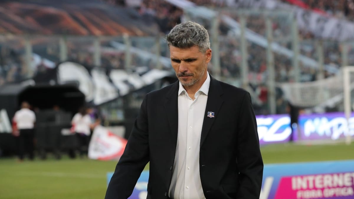 Duro golpe para Colo Colo: se cae delantero obsesión de Fernando Ortiz para reemplazar a Salomón Rodríguez