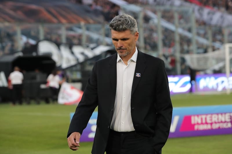 El DT trabaja en el partido de Colo Colo ante Cobresal. Foto: Agencia Aton.