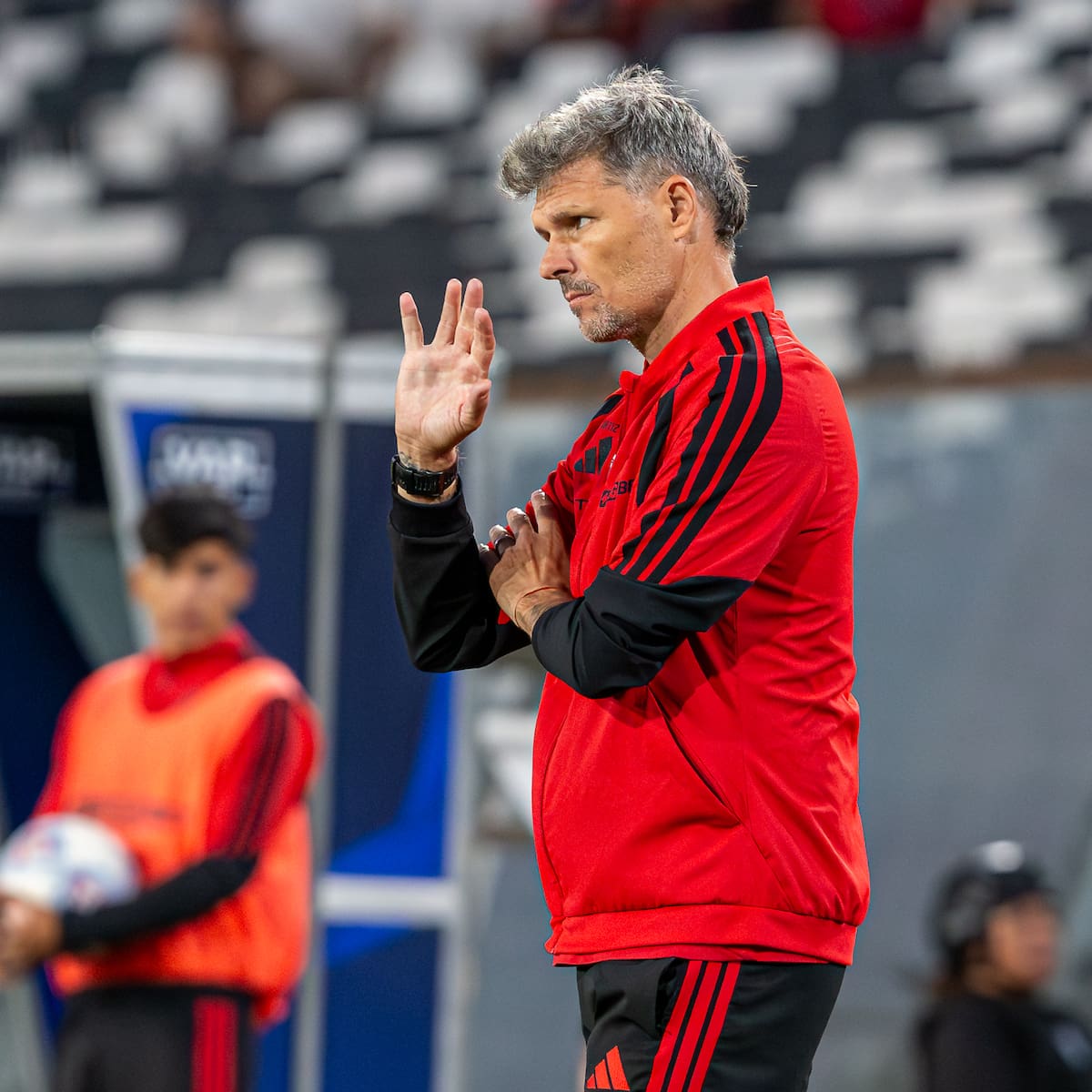 “Respecto a las derrotas, es fútbol”: Fernando Ortiz evita los balances anticipados y se enfoca en Ñublense