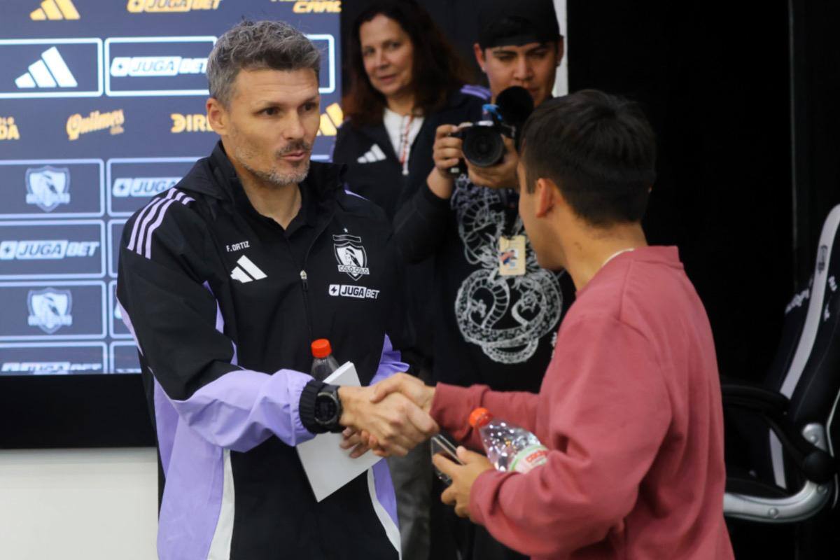 saludó personalmente a toda la prensa en su presentación.