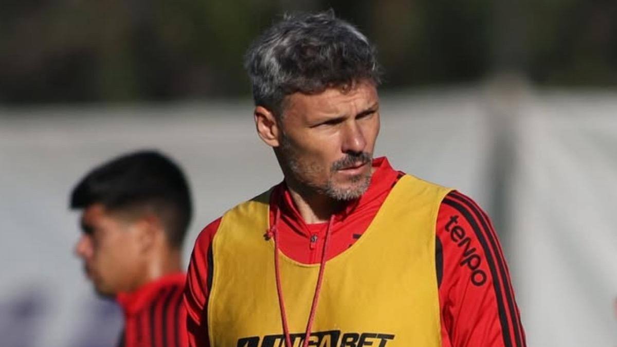 Mientras Fernando Ortiz se llena de críticas, un ex pupilo lo respalda: “Le puede aportar mucho a Colo Colo”