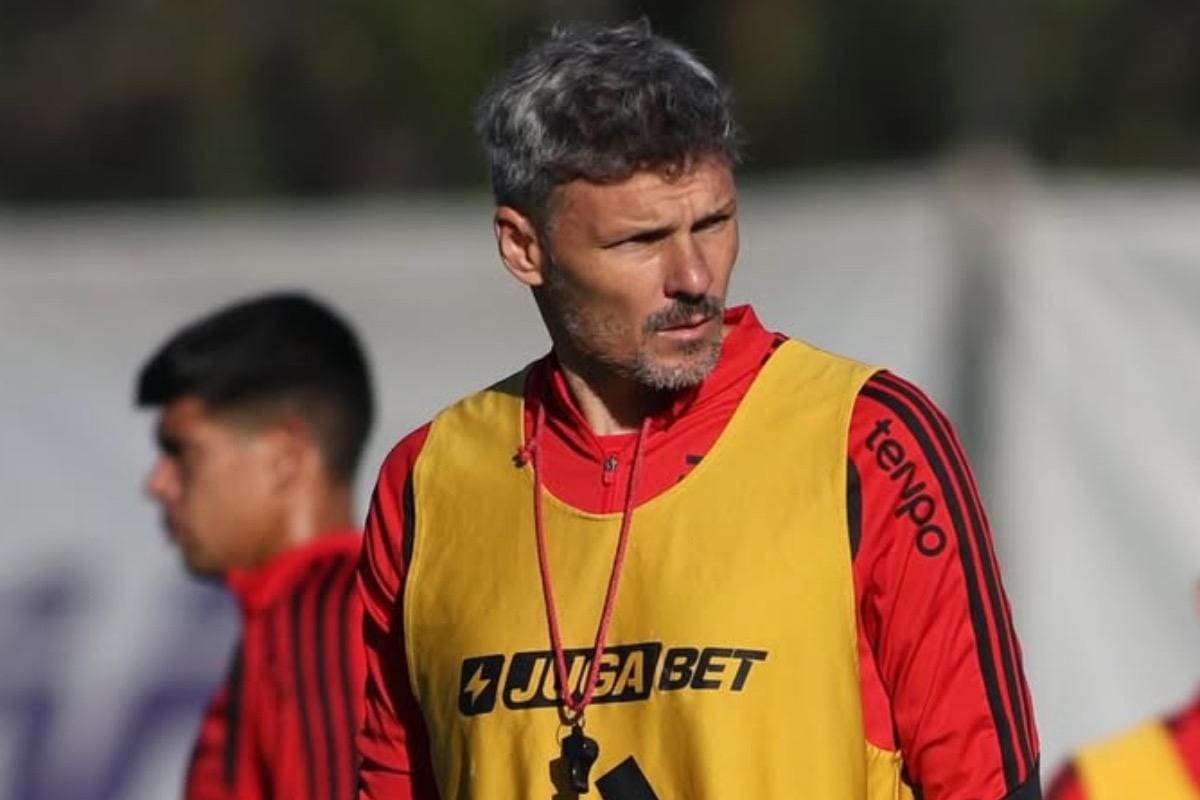 El DT se llena de dudas en Colo Colo. Foto: Colo Colo Oficial.