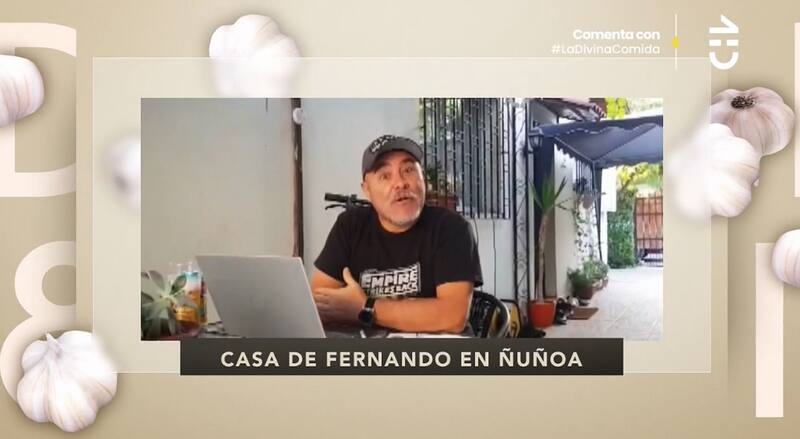 Su escritorio en su patio / CHV