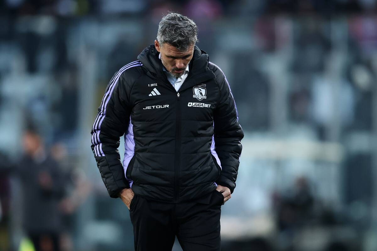 El entrenador de Colo Colo ha resaltado por su discreción para ejercer el cargo.