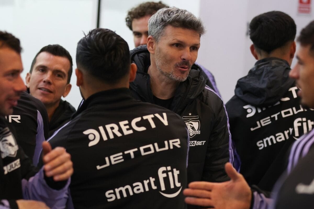 El entrenador de Colo Colo comienza a vislumbrar una formación para el Superclásico.