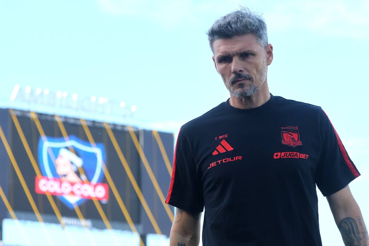 El Tano dirigiendo a Colo Colo en el Superclásico ante la U. Foto: Agencia ATON.