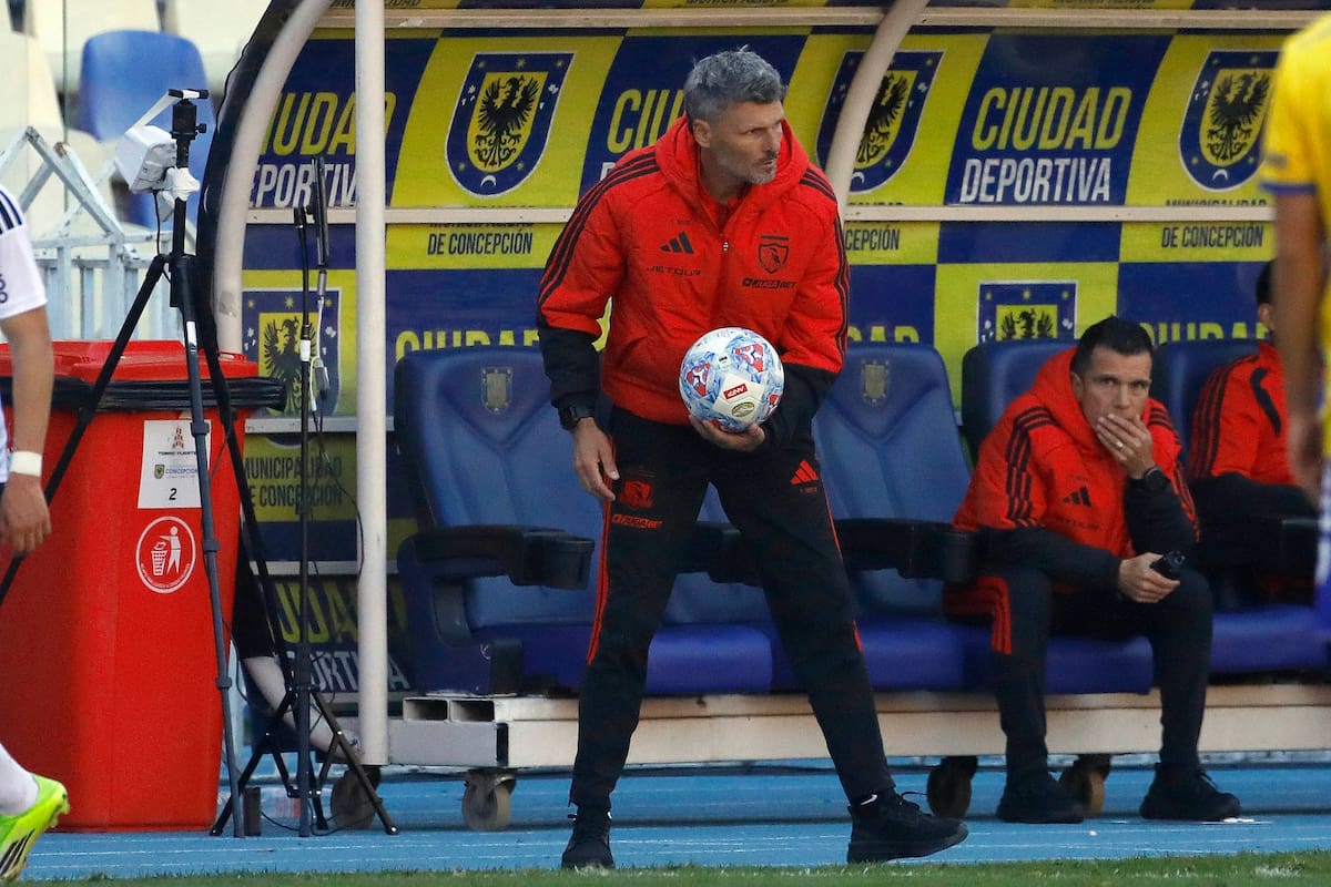 El "Tano" se vio molesto durante buena parte del segundo tiempo. Foto: Agencia Aton.