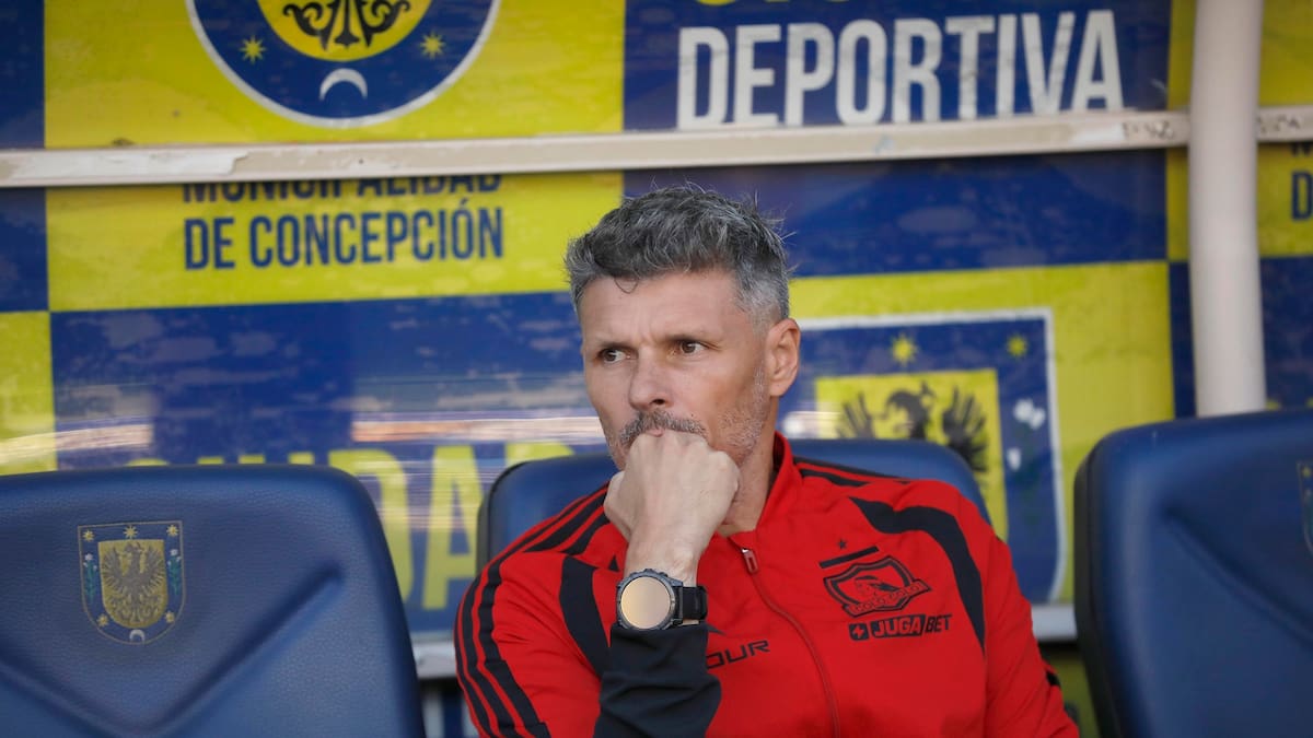 De cuestionado a “salvador” de Colo-Colo: ¿La solución de Fernando Ortiz para la defensa?