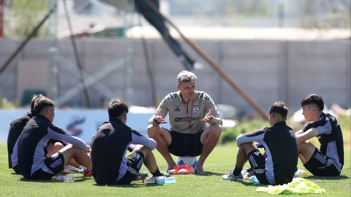Pide camiseta de titular: el juvenil que deslumbra a Fernando Ortiz en Colo Colo