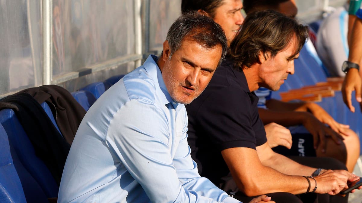 Multicampeón con Colo Colo y pasado en La Roja: el DT que suena para llegar a Deportes Santa Cruz