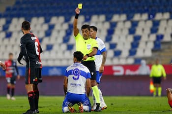 Tan goleador como “amarillero”: el punto negro que le pasa la cuenta a Fernando Zampedri en la UC