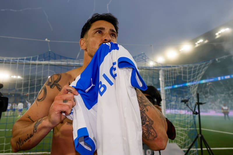 Zampedri hizo historia otra vez: el capitán de Universidad Católica alcanzó su sexta corona como máximo goleador del Campeonato Nacional. Foto: Aton.