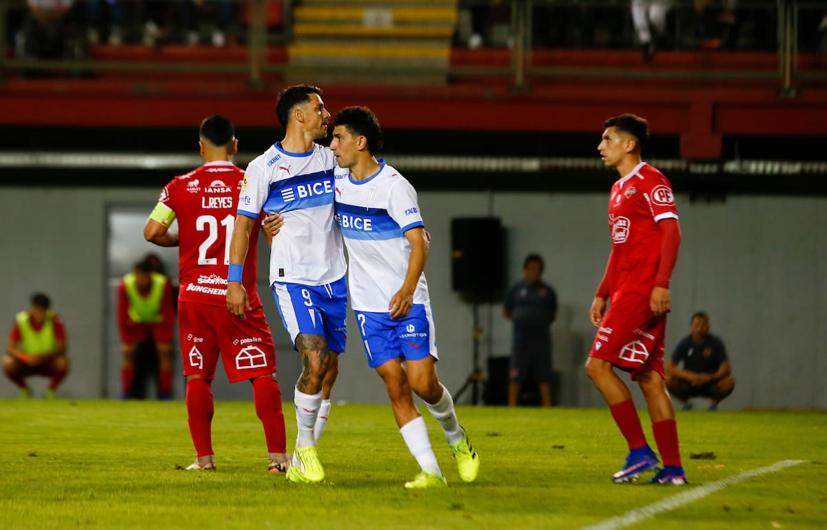 El delantero volvió a marcar un doblete con la UC. Foto: Agencia Aton.