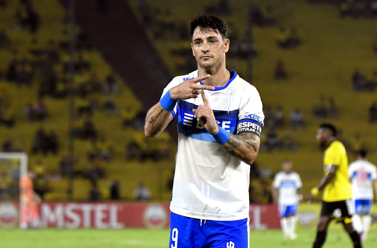 La UC se saca los balazos del Clásico con triunfazo en Ecuador por Copa Libertadores