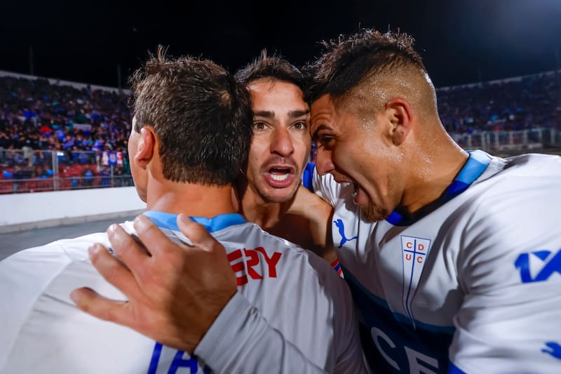 celebrando su gol ante la U en el Clásico Universitario. Foto: Agencia Aton.