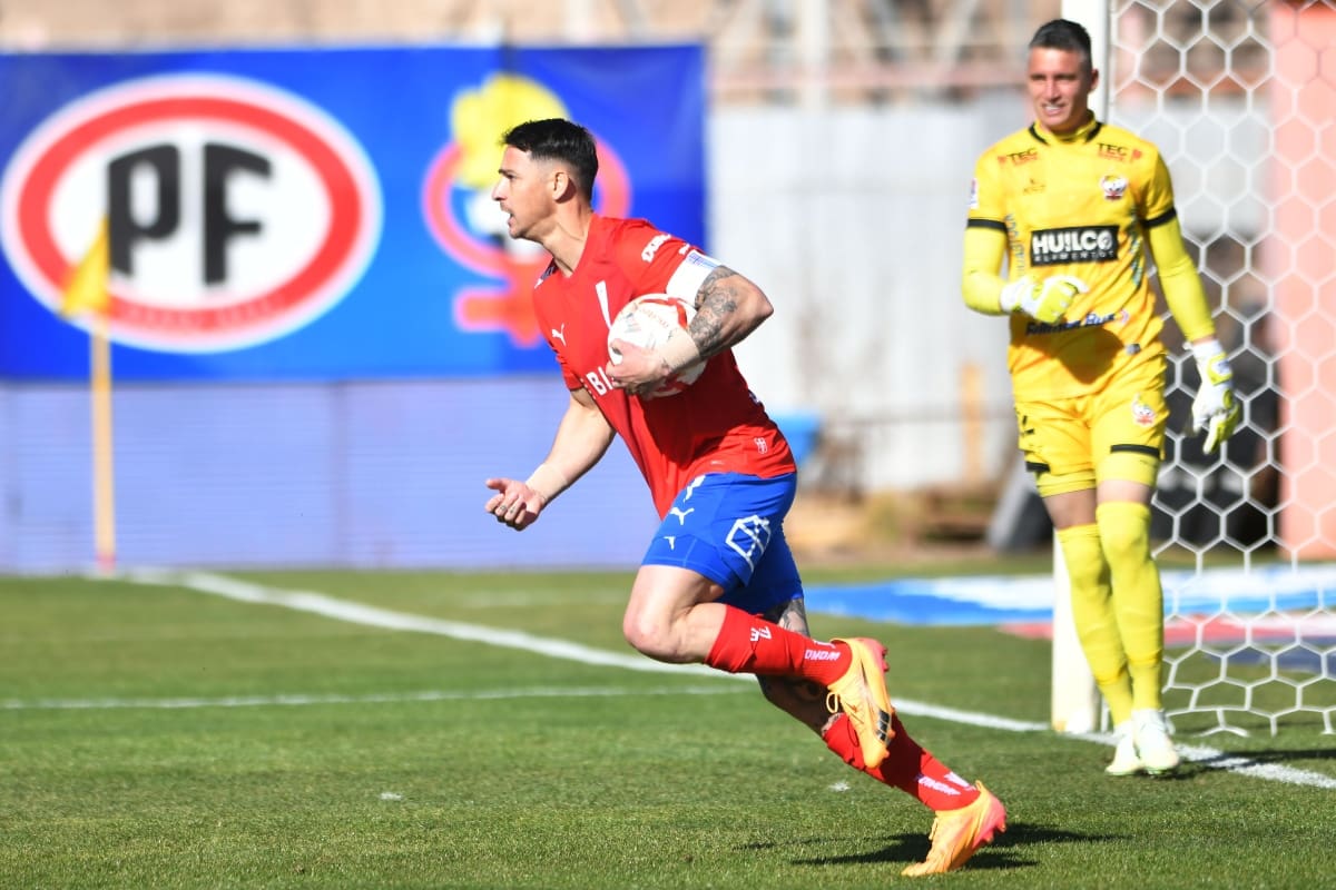 Fernando Zampedri está a dos goles de ser el máximo goleador de la UC. Foto: Agencia Aton.