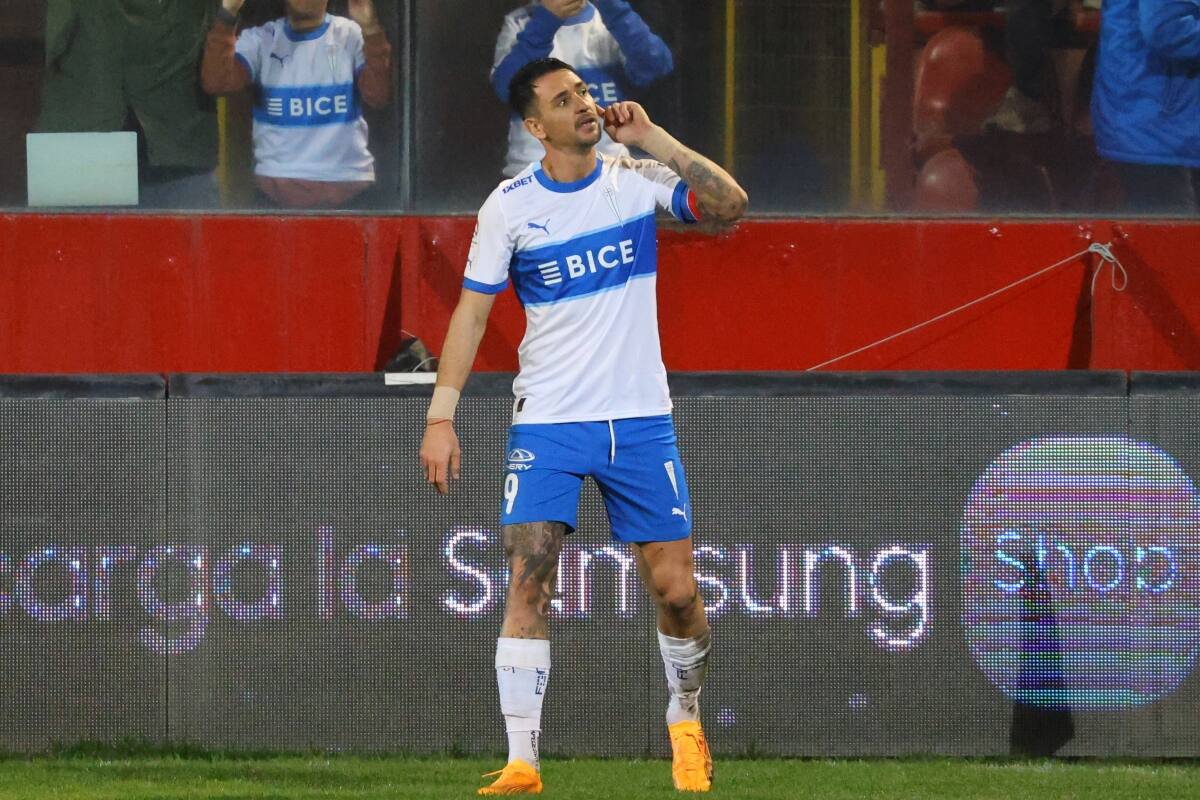 Finalmente la UC decidió no arriesgar a Fernando Zampedri. Foto: Agencia Aton.