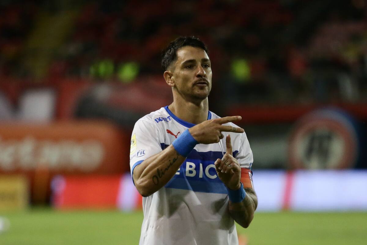 el goleador del fútbol chileno, igualó el récord de Castillo con ocho goles en cinco partidos. Foto: ATON