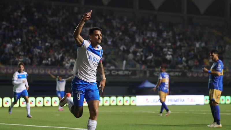 Tras chequeo del VAR: así fue el potente cabezazo de Fernando Zampedri para el primero de la UC