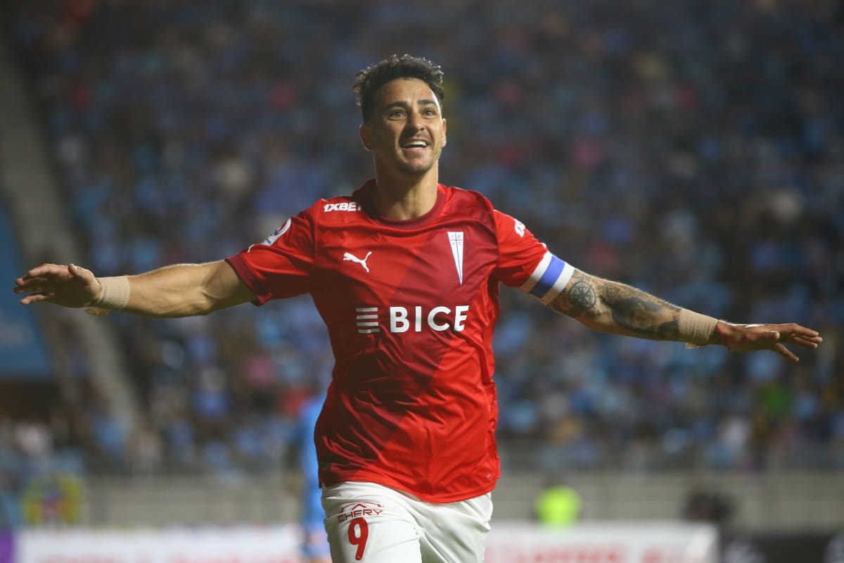 Fernando Zampedri asegura que sería un orgullo vestir La Roja. Foto: Agencia Aton/Archivo.