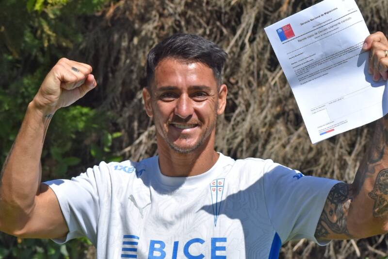 El delantero ahora es chileno.