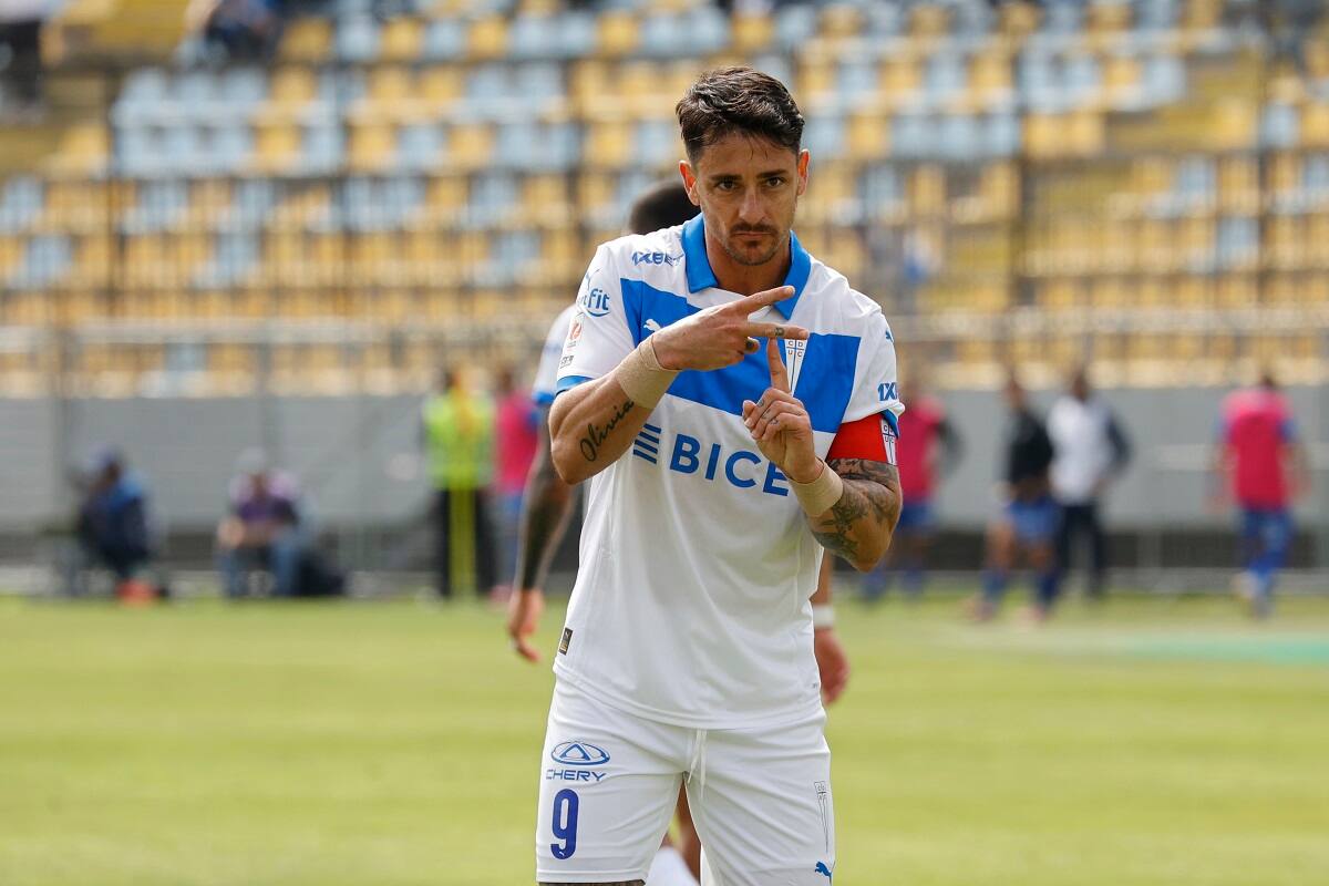 Jorge Aravena hizo un llamado a buscar un reemplazo para el Toro en Universidad Católica. Foto: Agencia ATON