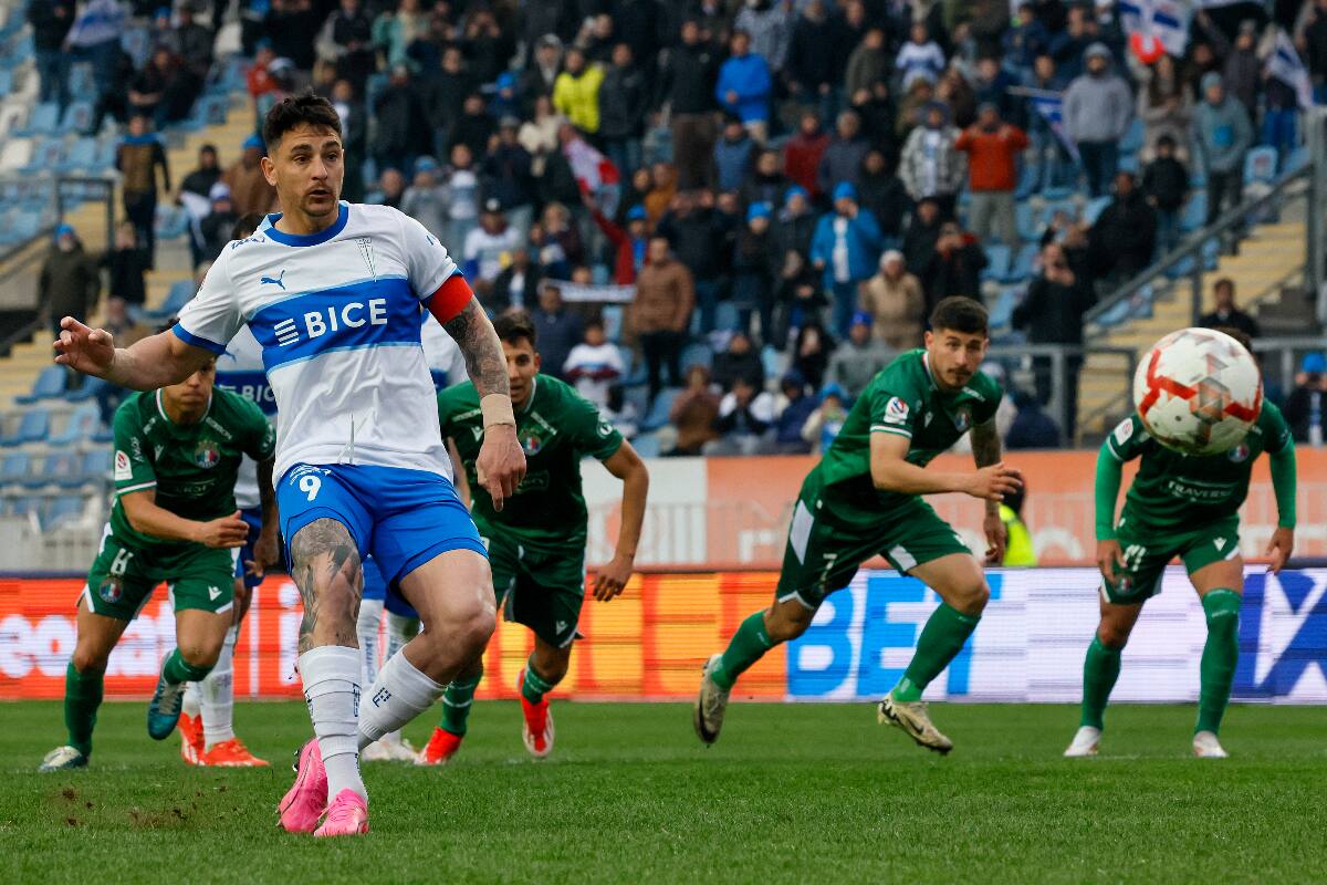 anotó vía penal el descuento de la UC en la derrota 2-1 ante Audax Italiano. (Foto: Aton)