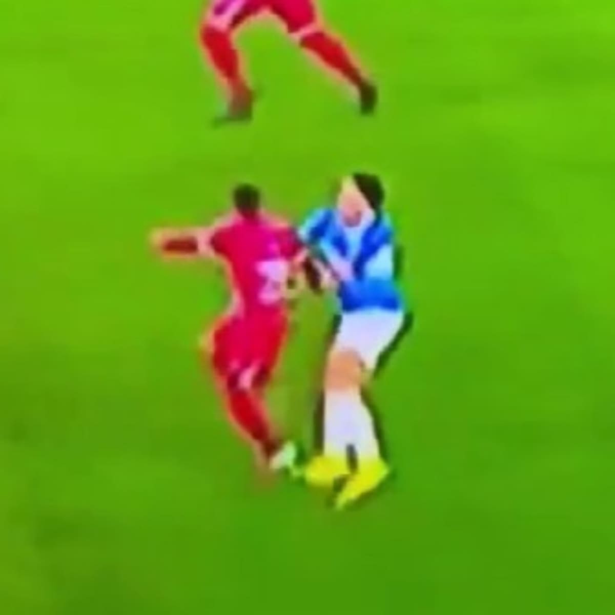 VIDEO | ¿Era roja? El manotazo de Zampedri que provocó el llamado del VAR y no fue sancionado por el árbitro