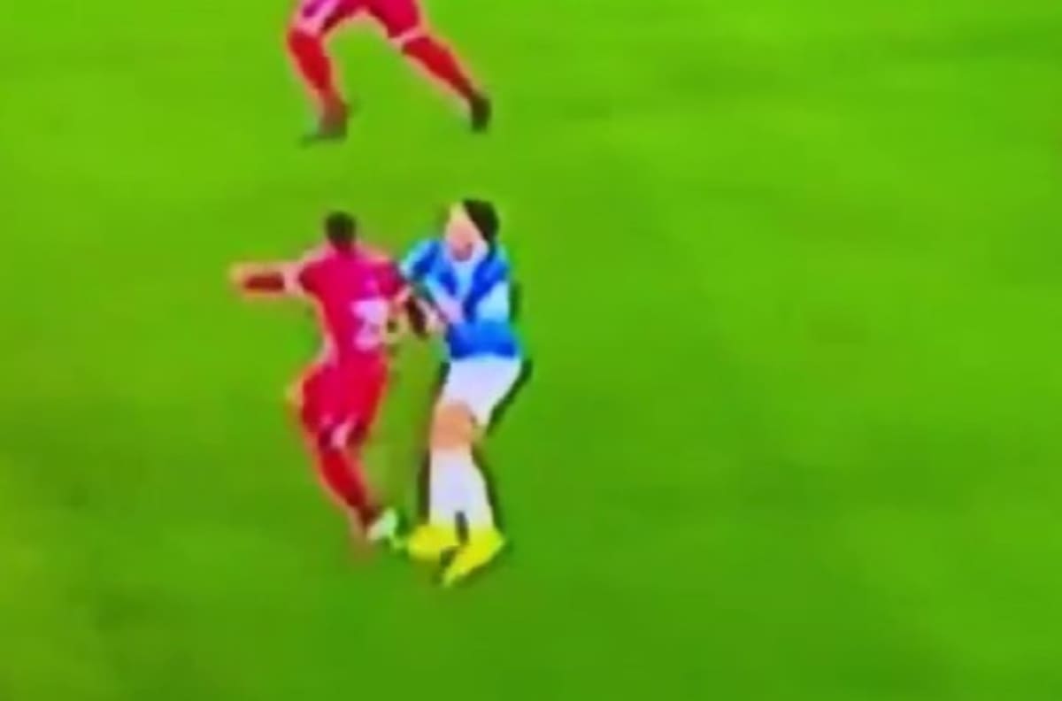 VIDEO | ¿Era roja? El manotazo de Zampedri que provocó el llamado del VAR y no fue sancionado por el árbitro