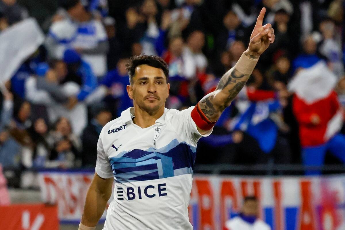 El delantero termina contrato con Universidad Católica en diciembre de 2025. Foto: Agencia ATON.