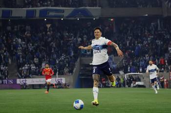 “El Claro Arena es un lujo, pero no debería tener pasto sintético… la lesión de Zampedri se produjo por eso”