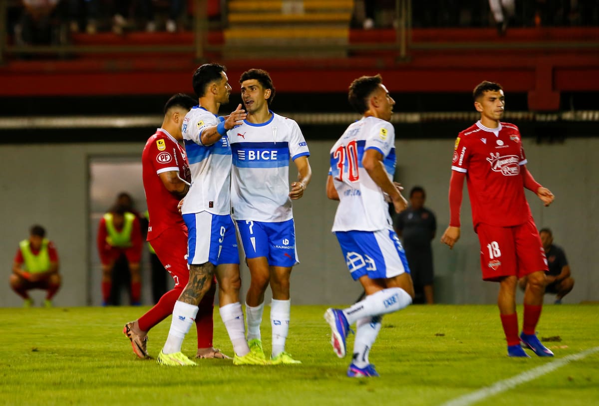 El delantero volvió a marcar un doblete con la UC. Foto: Agencia Aton.