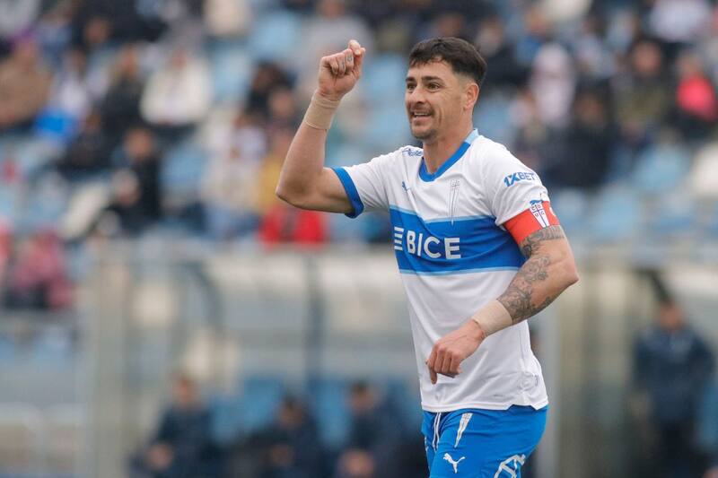 Fernando Zampedri se alista para jugar en el Monumental ante Colo Colo. Foto: Agencia Aton/Archivo.